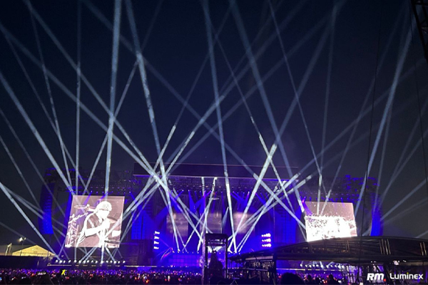 AC/DC在雷焦艾米利亞RFC運(yùn)動(dòng)場(chǎng)：音樂(lè)和技術(shù)的勝利！